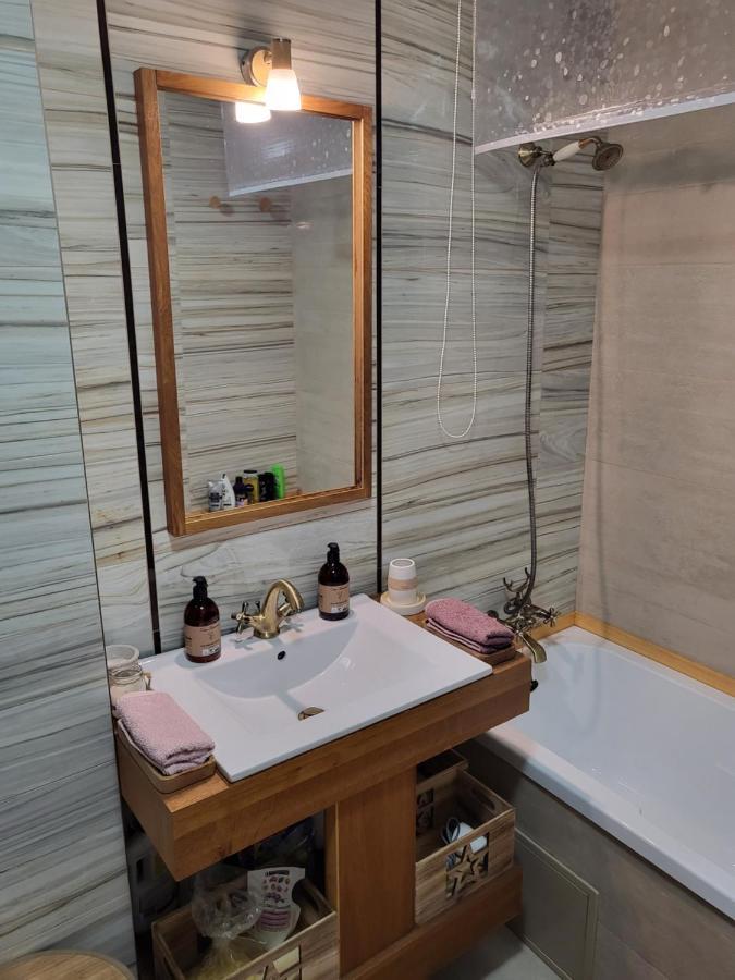 Art House Apartment Floresti  Bagian luar foto